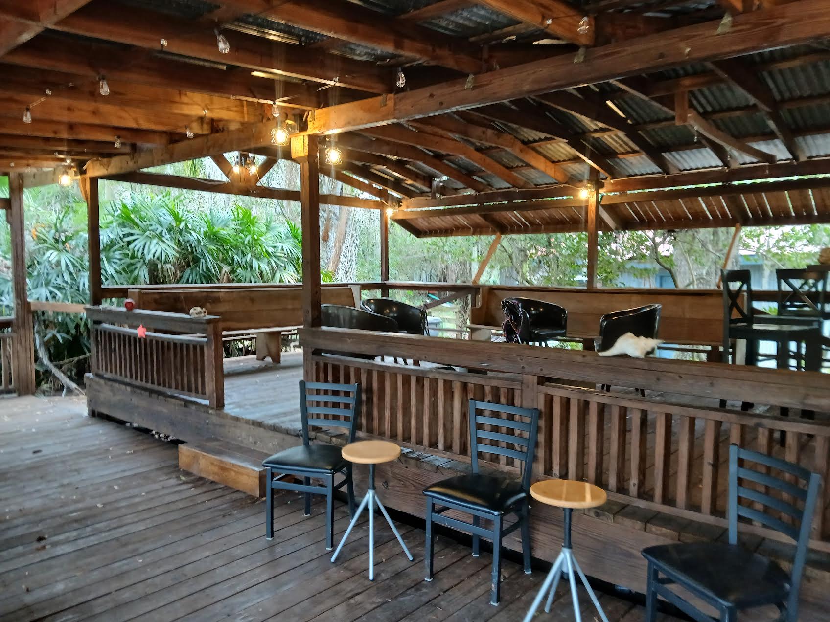 The covered deck at Kelly's Hideaway